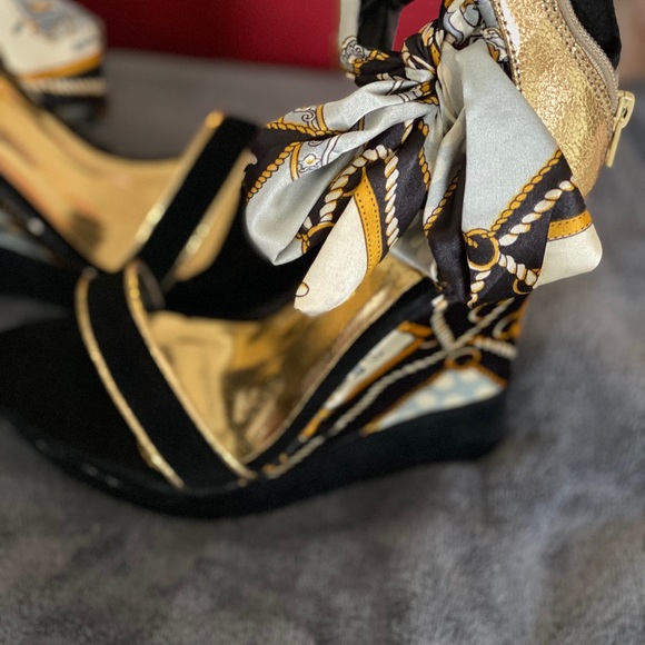 Captain Wedges - Picture 2 of 3